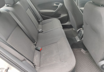 Подержанный автомобиль Volkswagen Polo Sedan 2011 года (11 фото)
