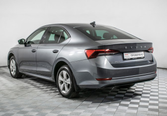 Подержанный автомобиль Skoda Octavia Liftback 2021 года (7 фото)