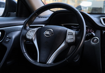 Подержанный автомобиль Nissan X-Trail 2015 года (11 фото)