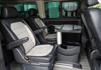 Подержанный автомобиль Volkswagen Multivan 2020 года (14 фото)