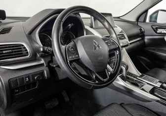 Подержанный автомобиль Mitsubishi Eclipse Cross 2019 года (13 фото)