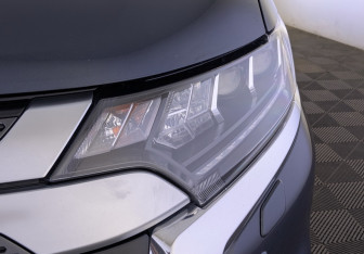 Подержанный автомобиль Mitsubishi Outlander 2020 года (13 фото)