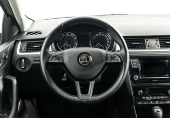 Подержанный автомобиль Skoda Rapid Liftback 2019 года (8 фото)