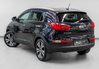 Подержанный автомобиль Kia Sportage 2011 года (7 фото)