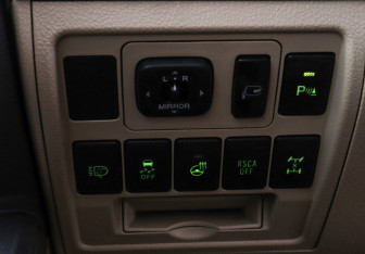 Подержанный автомобиль Toyota Land Cruiser Suv 2012 года (15 фото)