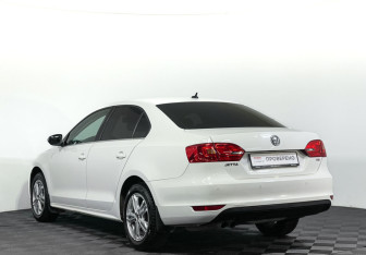 Подержанный автомобиль Volkswagen Jetta Sedan 2013 года (7 фото)
