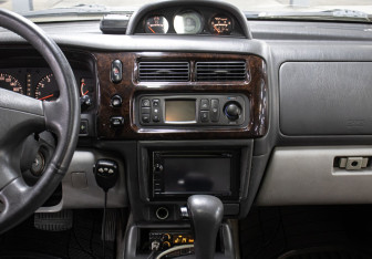 Подержанный автомобиль Mitsubishi Pajero Sport 2003 года (14 фото)