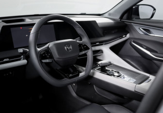 Подержанный автомобиль Changan CS75PLUS 2024 года (14 фото)