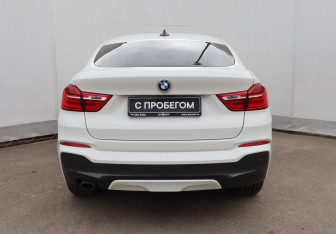 Подержанный автомобиль BMW X4 2017 года (5 фото)