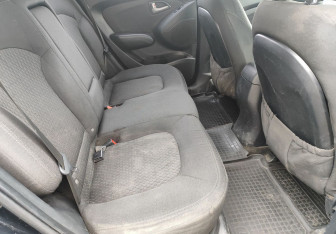 Подержанный автомобиль Hyundai ix35 2011 года (10 фото)