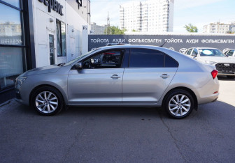 Подержанный автомобиль Skoda Rapid Liftback 2020 года (8 фото)