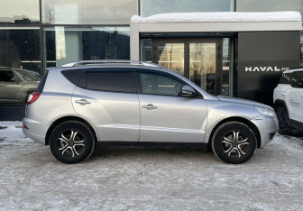 Подержанный автомобиль Geely Emgrand X7 2015 года (4 фото)