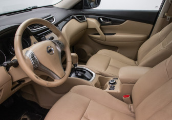 Подержанный автомобиль Nissan X-Trail 2017 года (10 фото)
