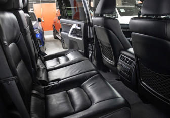 Подержанный автомобиль Toyota Land Cruiser Suv 2015 года (13 фото)