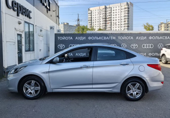 Подержанный автомобиль Hyundai Solaris Sedan 2012 года (8 фото)