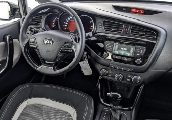 Подержанный автомобиль Kia Ceed Hatchback 2014 года (28 фото)