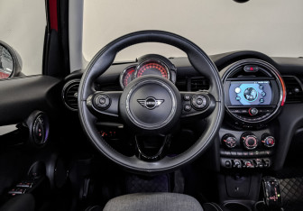 Подержанный автомобиль MINI Hatch 2019 года (21 фото)