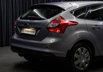 Подержанный автомобиль Ford Focus Hatchback 2012 года (20 фото)