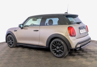 Подержанный автомобиль MINI Hatch 2022 года (7 фото)