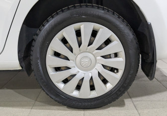 Подержанный автомобиль Skoda Rapid Liftback 2021 года (12 фото)