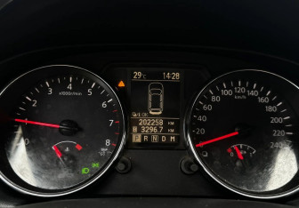 Подержанный автомобиль Nissan Qashqai 2013 года (12 фото)
