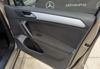 Подержанный автомобиль Volkswagen Tiguan 2021 года (13 фото)