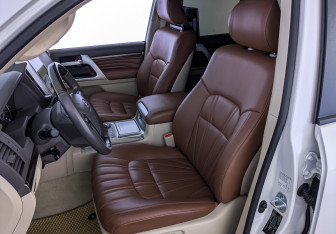 Подержанный автомобиль Toyota Land Cruiser Suv 2021 года (20 фото)