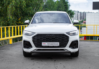 Подержанный автомобиль Audi Q5 2021 года (2 фото)