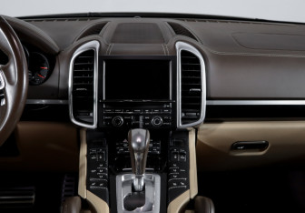 Подержанный автомобиль Porsche Cayenne 2016 года (13 фото)