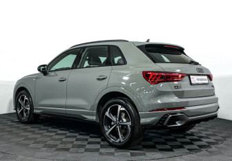 Подержанный автомобиль Audi Q3 2025 года (7 фото)