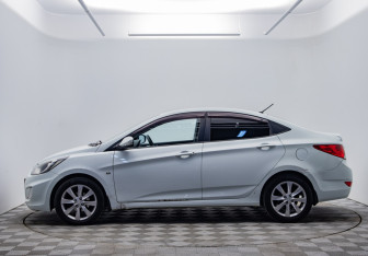 Подержанный автомобиль Hyundai Solaris Sedan 2012 года (8 фото)