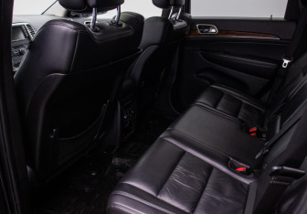 Подержанный автомобиль Jeep Grand Cherokee 2010 года (11 фото)