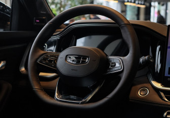 Подержанный автомобиль Geely Monjaro 2025 года (25 фото)