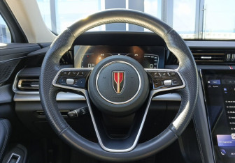 Подержанный автомобиль Hongqi H5 2023 года (12 фото)