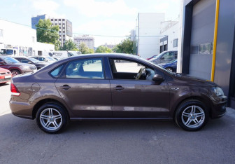 Подержанный автомобиль Volkswagen Polo Sedan 2015 года (4 фото)