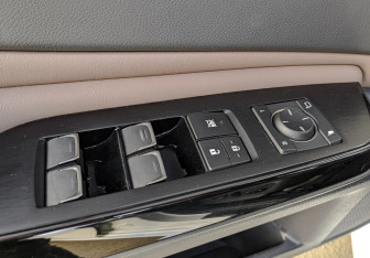 Подержанный автомобиль Lexus ES 2023 года (30 фото)