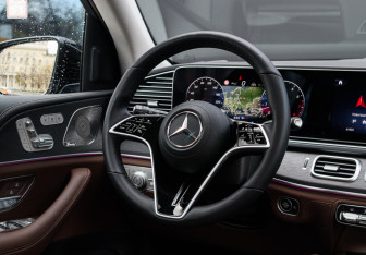 Подержанный автомобиль Mercedes-Benz GLE 2025 года (24 фото)