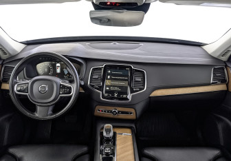 Подержанный автомобиль Volvo XC90 2021 года (14 фото)