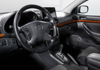 Подержанный автомобиль Toyota Avensis Sedan 2007 года (14 фото)