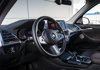 Подержанный автомобиль BMW X3 2024 года (12 фото)