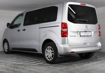 Подержанный автомобиль Peugeot Traveller 2018 года (7 фото)