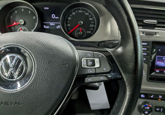 Подержанный автомобиль Volkswagen Golf Hatchback 2014 года (27 фото)