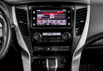 Подержанный автомобиль Mitsubishi Pajero Sport 2017 года (12 фото)