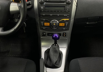 Подержанный автомобиль Toyota Corolla Sedan 2011 года (13 фото)