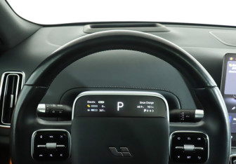 Подержанный автомобиль LiXiang L9 2024 года (12 фото)