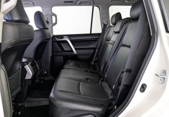 Подержанный автомобиль Toyota Land Cruiser Prado 2020 года (18 фото)