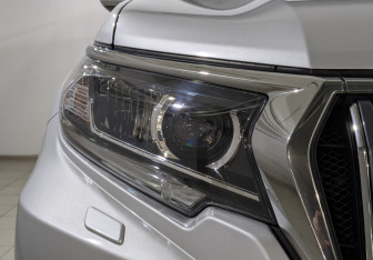 Подержанный автомобиль Toyota Land Cruiser Prado 2018 года (11 фото)