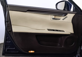 Подержанный автомобиль Lexus ES 2017 года (19 фото)