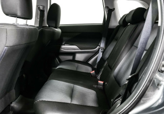 Подержанный автомобиль Mitsubishi Outlander 2016 года (11 фото)