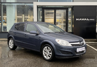 Подержанный автомобиль Opel Astra Sedan 2008 года (3 фото)